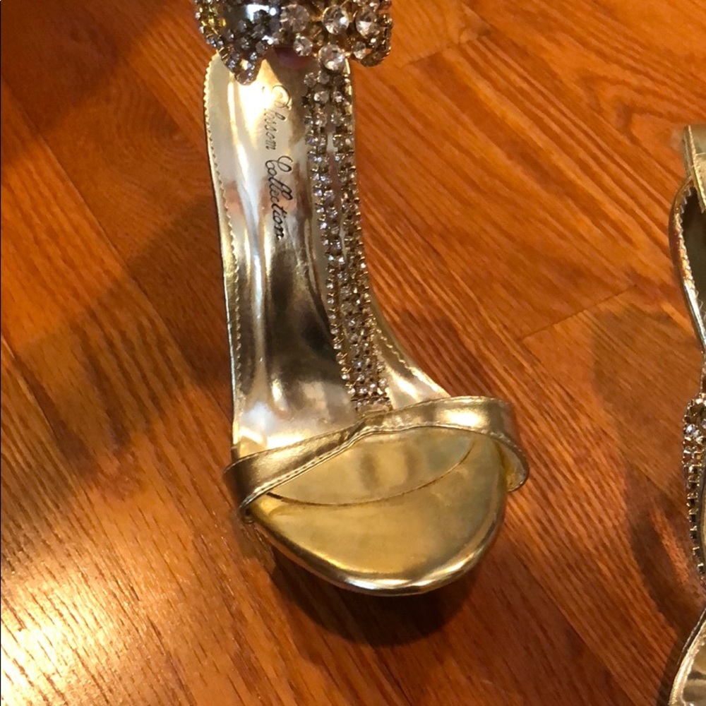 Gold open toe heels - Picture 2 of 3